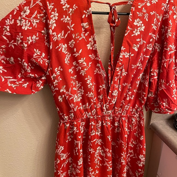 Orange v neck with string in the back - Picture 2 of 6